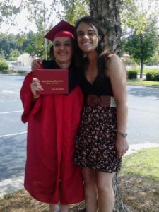 mom-wears-daughters-dress-to-graduation