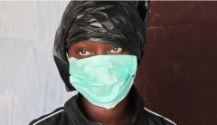 Nurse in trash bags saves Ebola victims